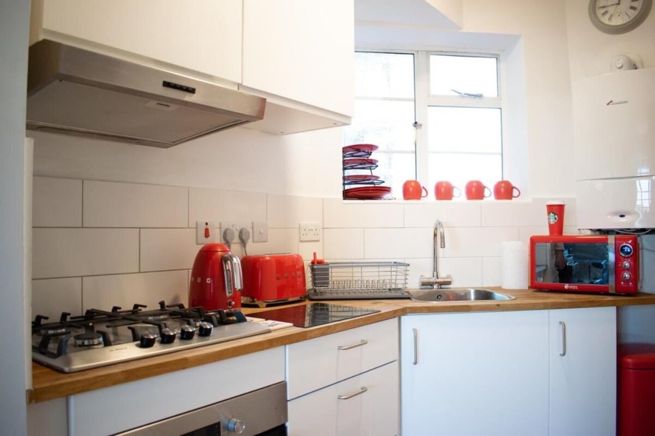 Beautifully Decorated Contemporary 2 Bedroom Flat London Exterior photo