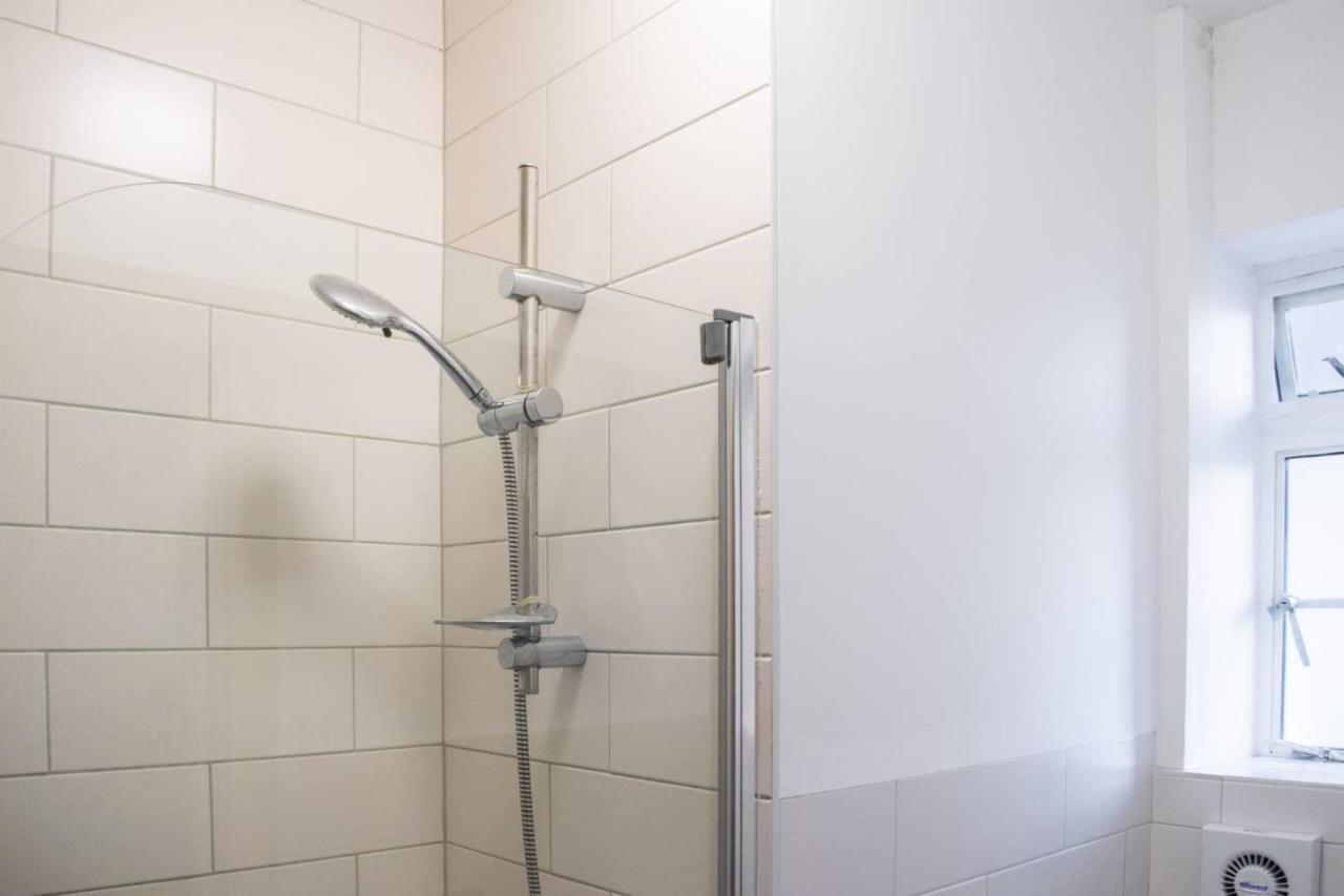 Beautifully Decorated Contemporary 2 Bedroom Flat London Exterior photo